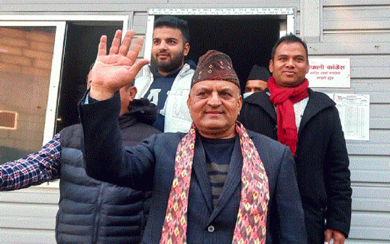 गण्डकी का मुख्यमन्त्री पाण्डे ले लिए पद तथा गाेपनियताकाे शपथ