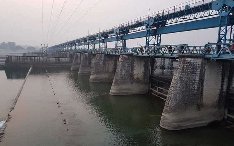 महाकालीमा पानीको उच्च बहाव,शारदा व्यारेजमा गाडी चलाउन राेक