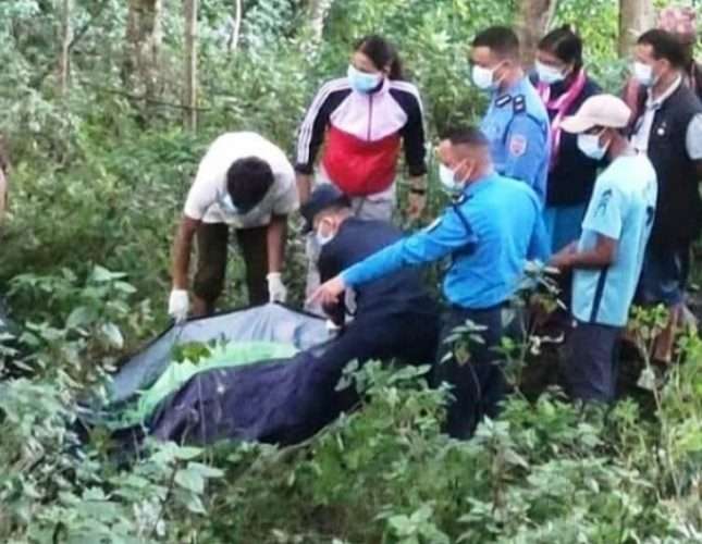 जङ्गलमा गाडिएको अवस्थामा मानव कंकाल र नजिकै सुनको सिक्री भेटिएको छ।