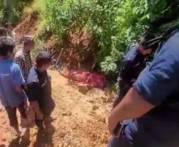 विद्यालय जाँदै गरेकी एक शिक्षिकाको पहिरोले पुरीएर मृत्यु