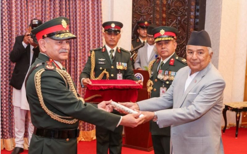 भारतीय स्थल सेना अध्यक्ष उपेन्द्र द्विवेदीलाई मानार्थ प्रधानसेनापतिको दर्ज्यानी चिह्न प्रदान