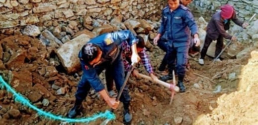 रोल्पामा पुल बनाउने क्रममा ढिस्कोले पुरिएर ५ जना मजदुरको मृत्यु