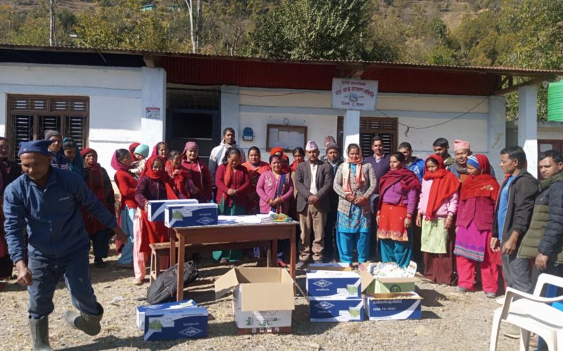 त्रिवेणी गाउँपालिका ३ लिङ्गदुङमा किसानलाई गरे तरकारीहरूको बिउबिजन वितरण