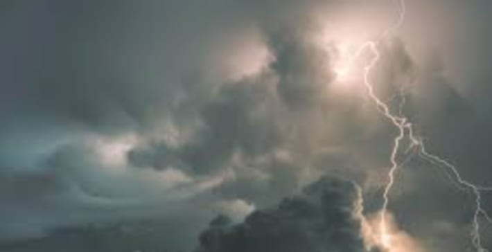 रोल्पामा चट्याङका कारण एक किशोरीको मृत्यु, दुई गम्भीर घाइते