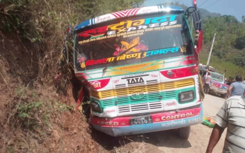 घोराहीबाट रोल्पा तालाबाङ हिडेको बस दुर्घटना ,मानवीय क्षति भएको छैन ।