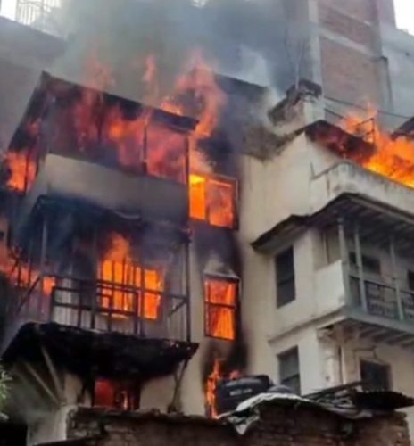 काठमाडौंको मखन टोलमा  दयाराम श्रेष्ठको घरमा आगलागी
