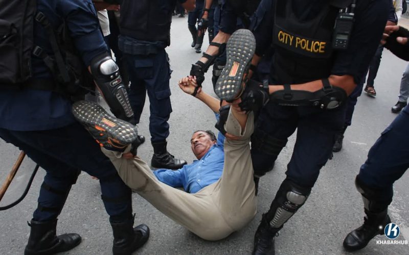 गणतन्त्र ल्याउने आन्दोलन दबाउने  तत्कालीन गृहमन्त्री कमल थापा राजा ल्याउने आन्दोलनबाट प्रकाउ