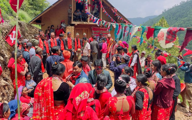 माडी १ रोल्पामा सयौं एमाले नेता कार्यकर्ता माओवादीमा प्रवेश