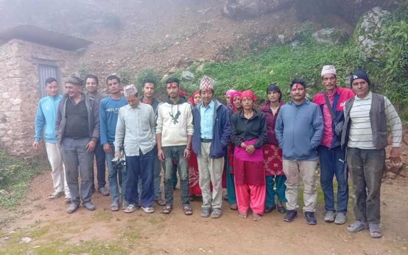 रोल्पाको त्रिवेणी ६ मा विभिन्न पार्टी परित्याग गरि माओवादीमा प्रवेश