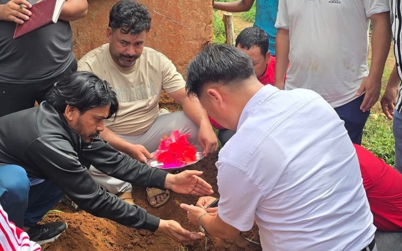 वाइसीएलले तुल्सिपुरका आदर्श परियारको घर बनाउन सुरु