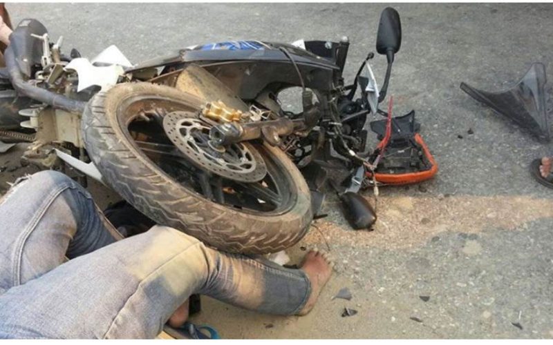 गढवा गाउँपालिका–५, जमुनीबासमा बाइक दुर्घटना हुँदा दुई जना घाइते