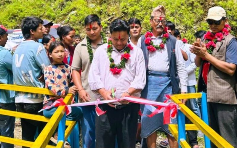 कल्वले निर्माण गरेको १२ मिटर लम्बाईको  ट्रष्ट ब्रिज पालिका अध्यक्ष द्वारा उद्घाटन