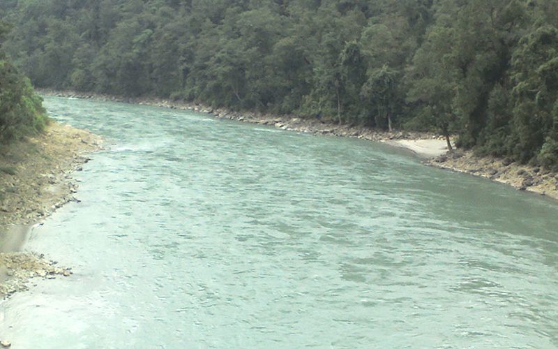 भेरी नदीमा टिपर खस्दा चालकसहित तीन जना बेपत्ता