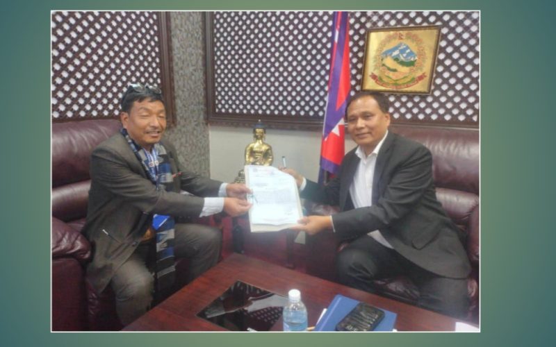 रोल्पा परिवर्तन गापा अध्यक्षले मन्त्री घिसिङलाई  पुल निर्माणको ध्यानाकर्षण गराए