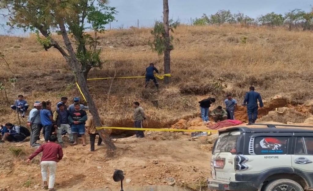 रोल्पाको रुन्टीगढीमा माटो खन्ने क्रममा पहिरोले पुरिँदा एक महिलाको निधन